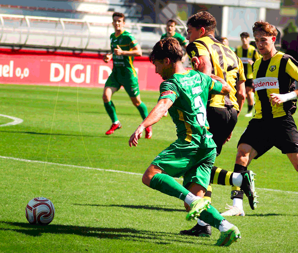 El Astorga se quedó a las puertas del empate tras verse tres goles abajo. ASTORGA