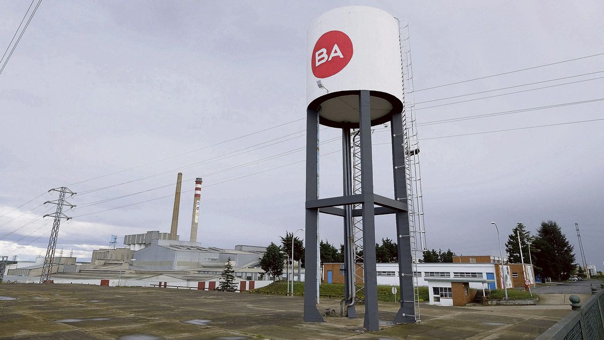 Instalaciones de la fábrica de BA Vidrio en el Polígono Industrial de Onzonilla. | DANIEL MARTÍN