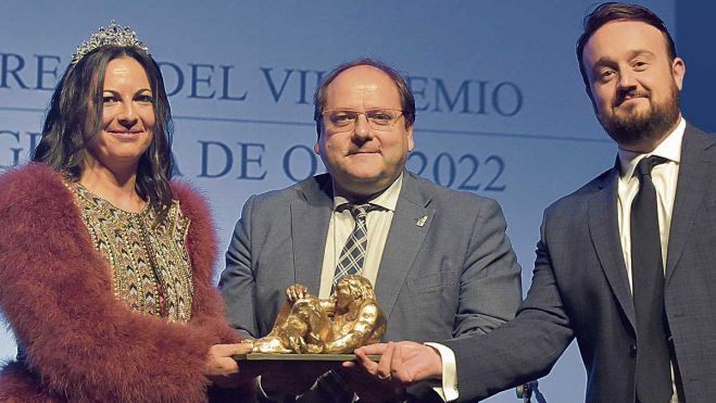 Javier Carrera recogió el premio al carnaval de La Bañeza (2022) Javier Carrera recogió el premio al carnaval de La Bañeza (2022)