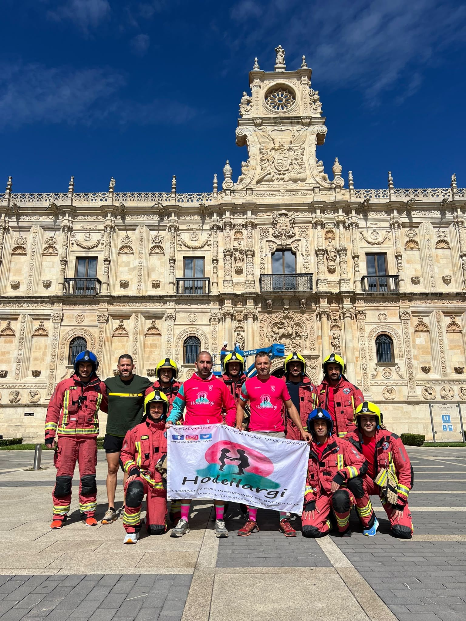 Integrantes de los bomberos de León y de la Brif de Tabuyo apoyaron a Fernando Velasco. | LNC