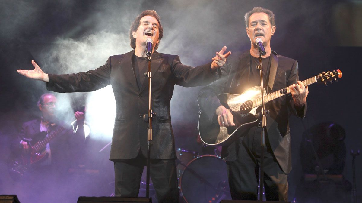 Los componentes del Dúo Dinámico, Manuel de la Calva y Ramon Arcusa, regresan este viernes a León dentro de la gira conmemorativa del 50 aniversario del grupo. Los componentes del Dúo Dinámico, Manuel de la Calva y Ramon Arcusa, regresan este viernes a León dentro de la gira conmemorativa del 50 aniversario del grupo.