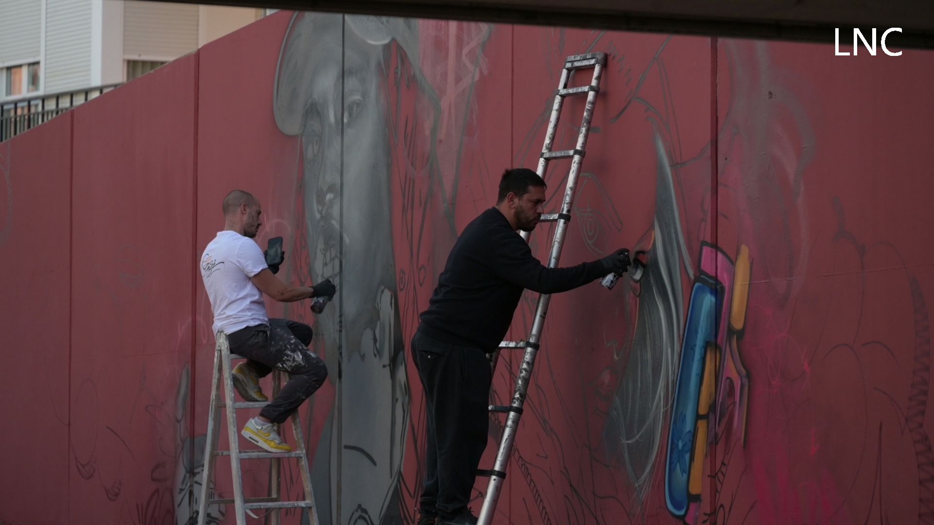 Los sprays no sólo los desenfundan los vándalos Los sprays no sólo los desenfundan los vándalos