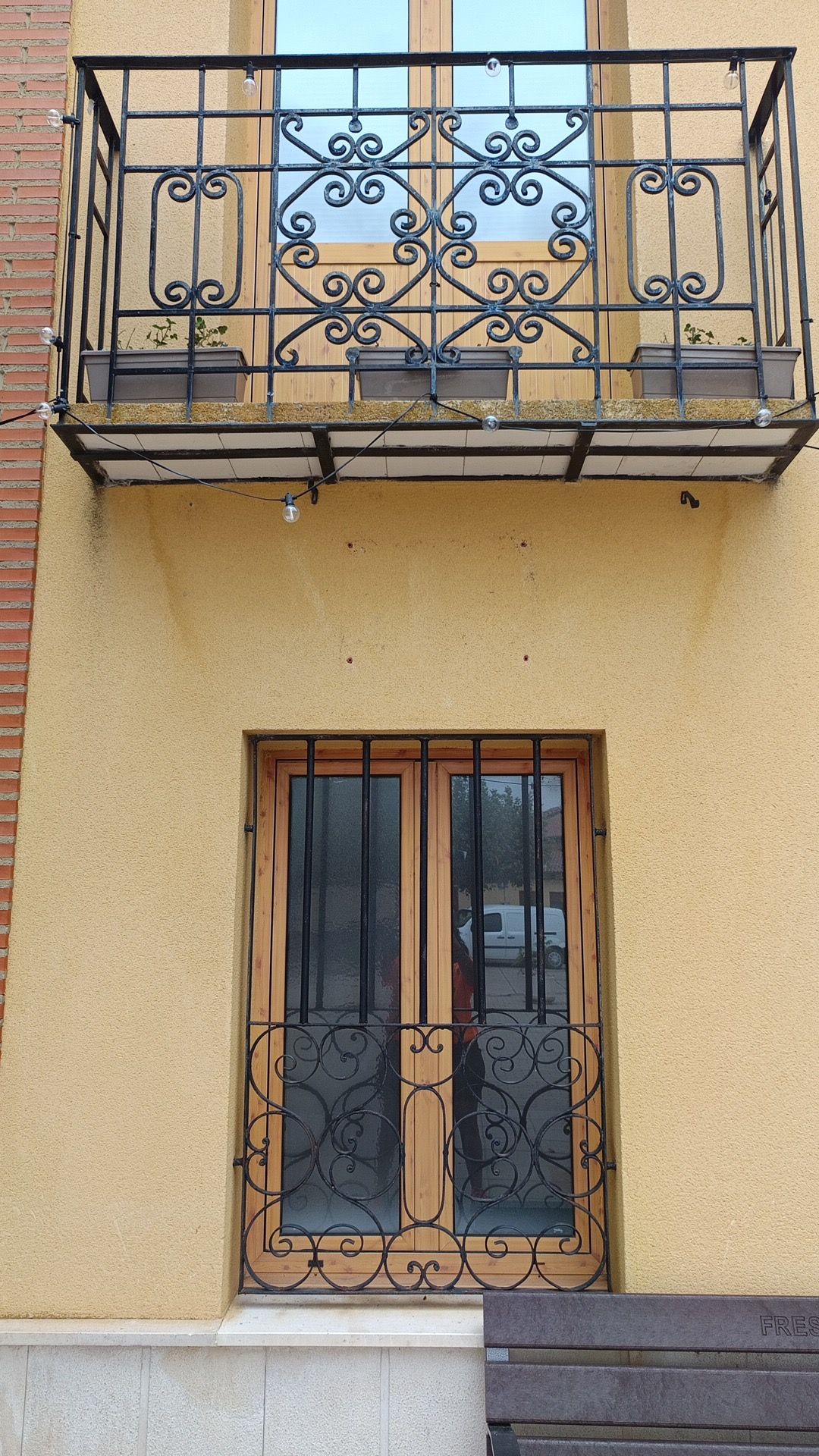 Pared en la que se encontraba la placa de homenaje a Jesús Calleja. | L.N.C.