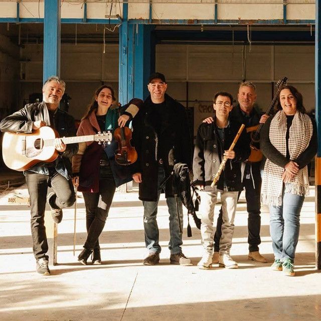 La formación folk asturiana Corquiéu arrancará el festival. | L.N.C. La formación folk asturiana Corquiéu arrancará el festival. | L.N.C.