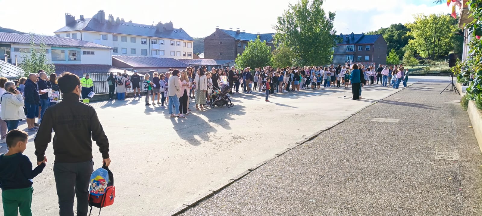 Protestas frente al CEIP Valladares Rodríguez de Toreno el primer día del curso. | Ampa