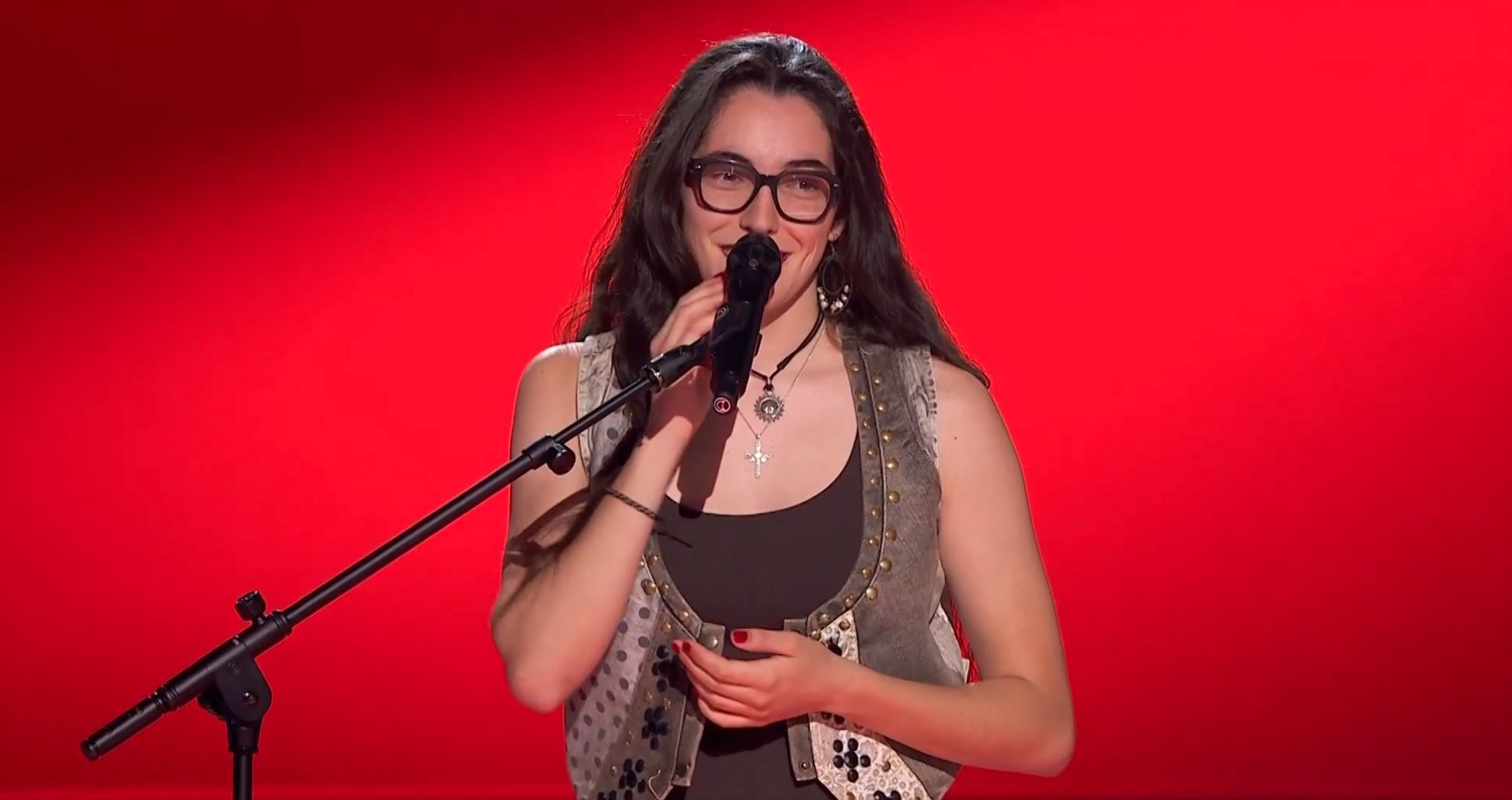 La bañezana Leticia Fernández durante su actuación en ‘La Voz’. | ANTENA 3