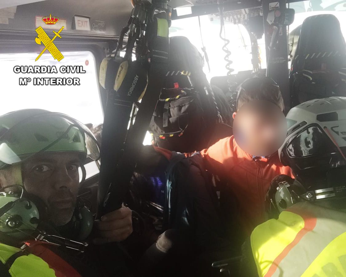 El rescate tuvo lugar a primera hora de este sábado en Peña Santa. | GUARDIA CIVIL