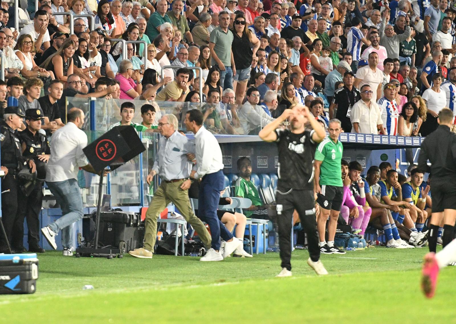 La Deportiva se llevó la victoria ante el Mérida tras jugar con uno menos toda la segunda parte. QUINITO (40)
