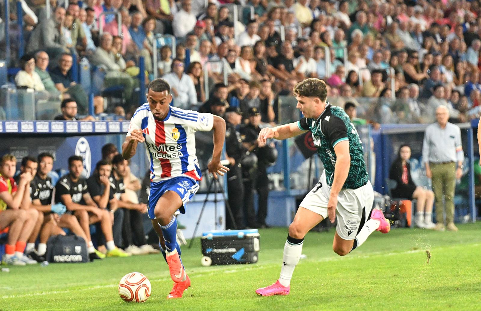 La Deportiva se llevó la victoria ante el Mérida tras jugar con uno menos toda la segunda parte. QUINITO (1)