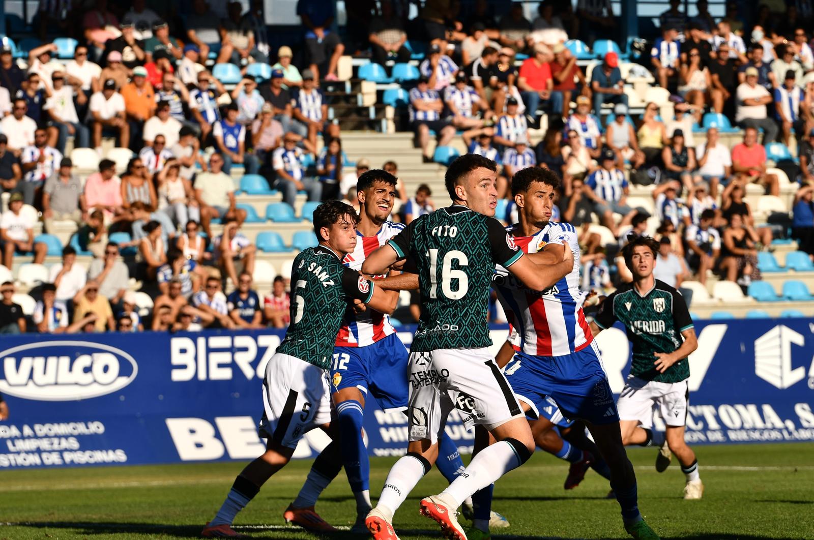La Deportiva se llevó la victoria ante el Mérida tras jugar con uno menos toda la segunda parte. QUINITO (7) La Deportiva se llevó la victoria ante el Mérida tras jugar con uno menos toda la segunda parte. QUINITO (7)