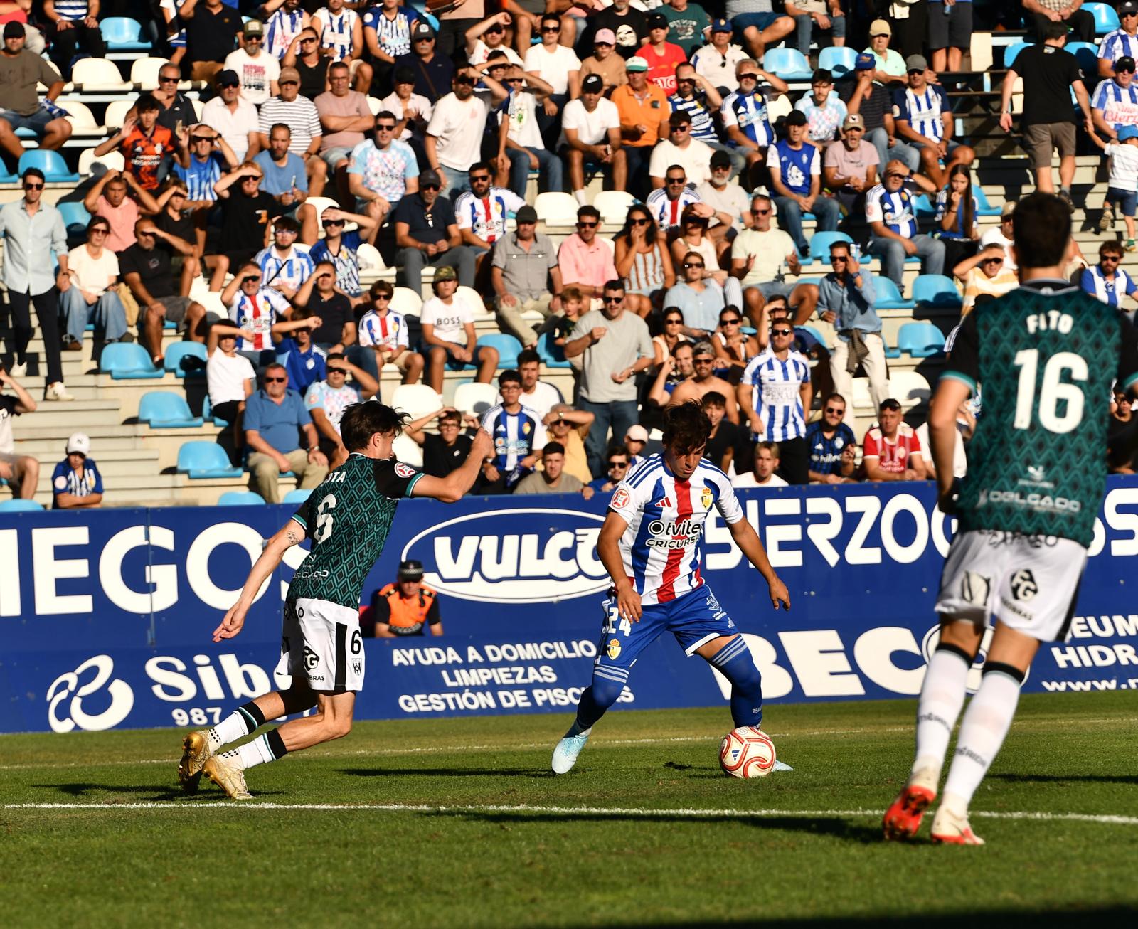 La Deportiva se llevó la victoria ante el Mérida tras jugar con uno menos toda la segunda parte. QUINITO (10)