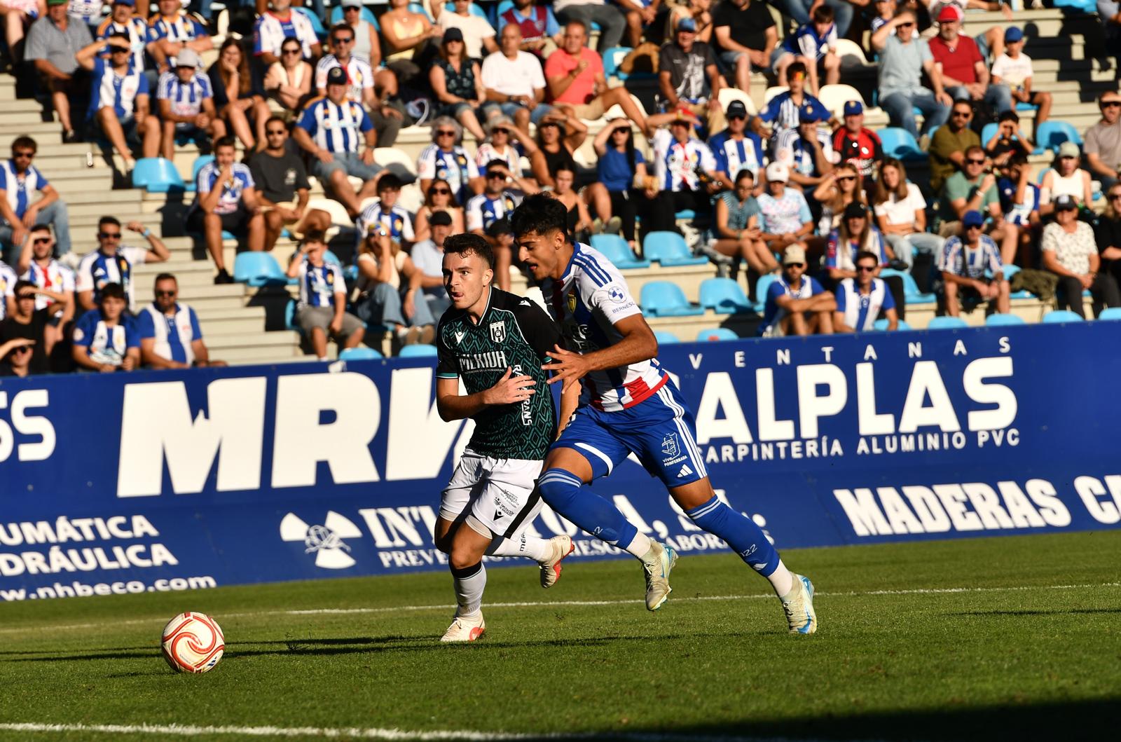 La Deportiva se llevó la victoria ante el Mérida tras jugar con uno menos toda la segunda parte. QUINITO (12)