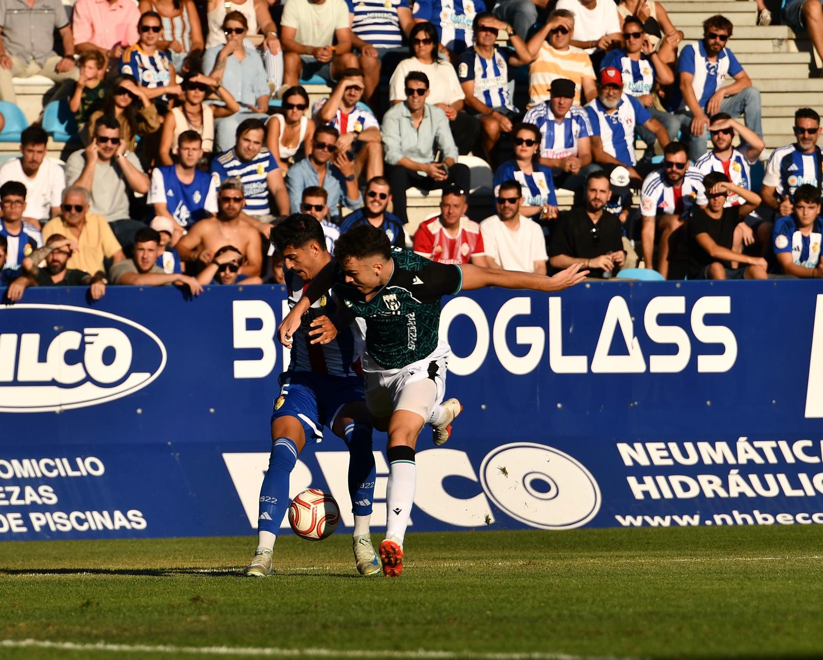 La Deportiva se llevó la victoria ante el Mérida tras jugar con uno menos toda la segunda parte. QUINITO (19)