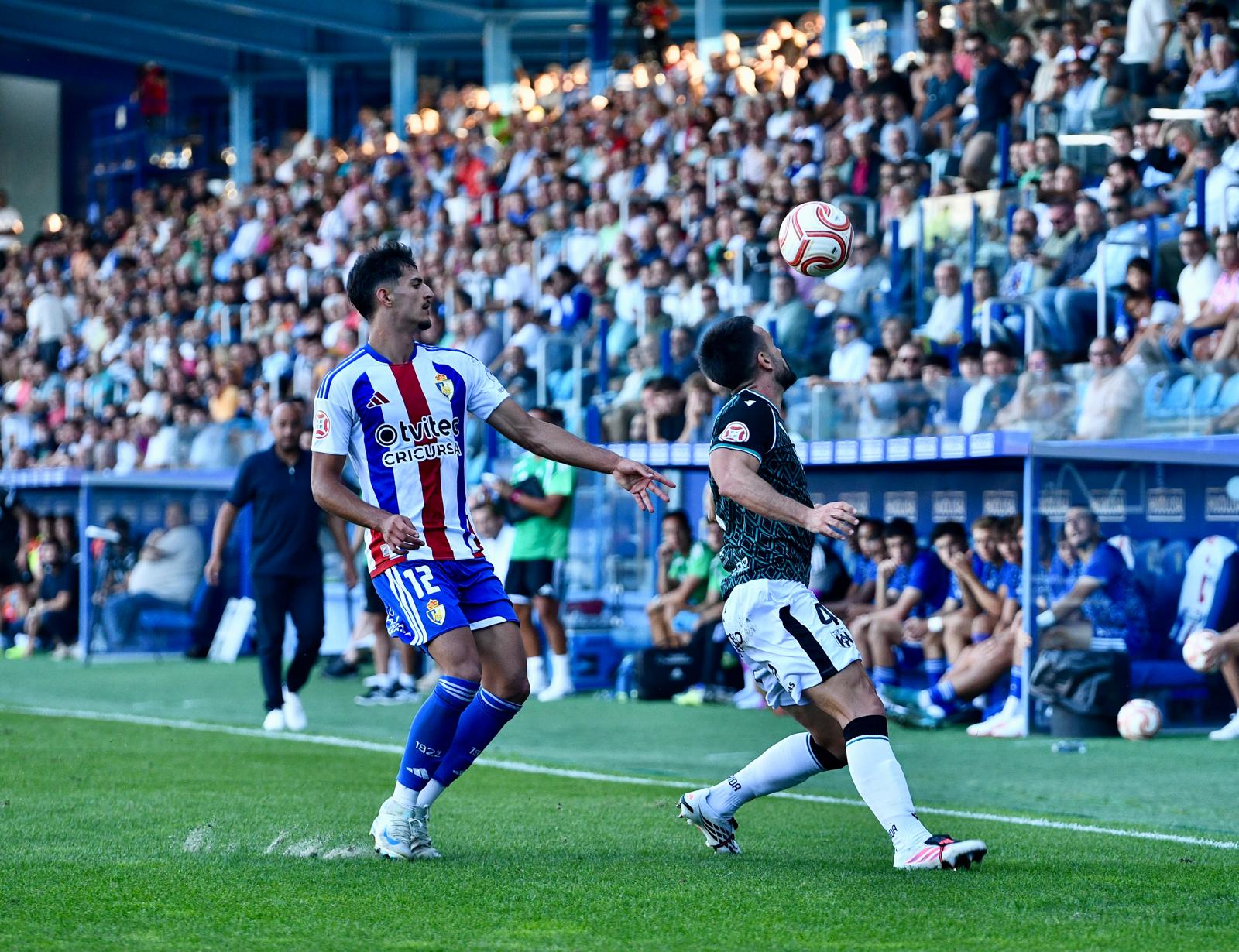 La Deportiva se llevó la victoria ante el Mérida tras jugar con uno menos toda la segunda parte. QUINITO (20)