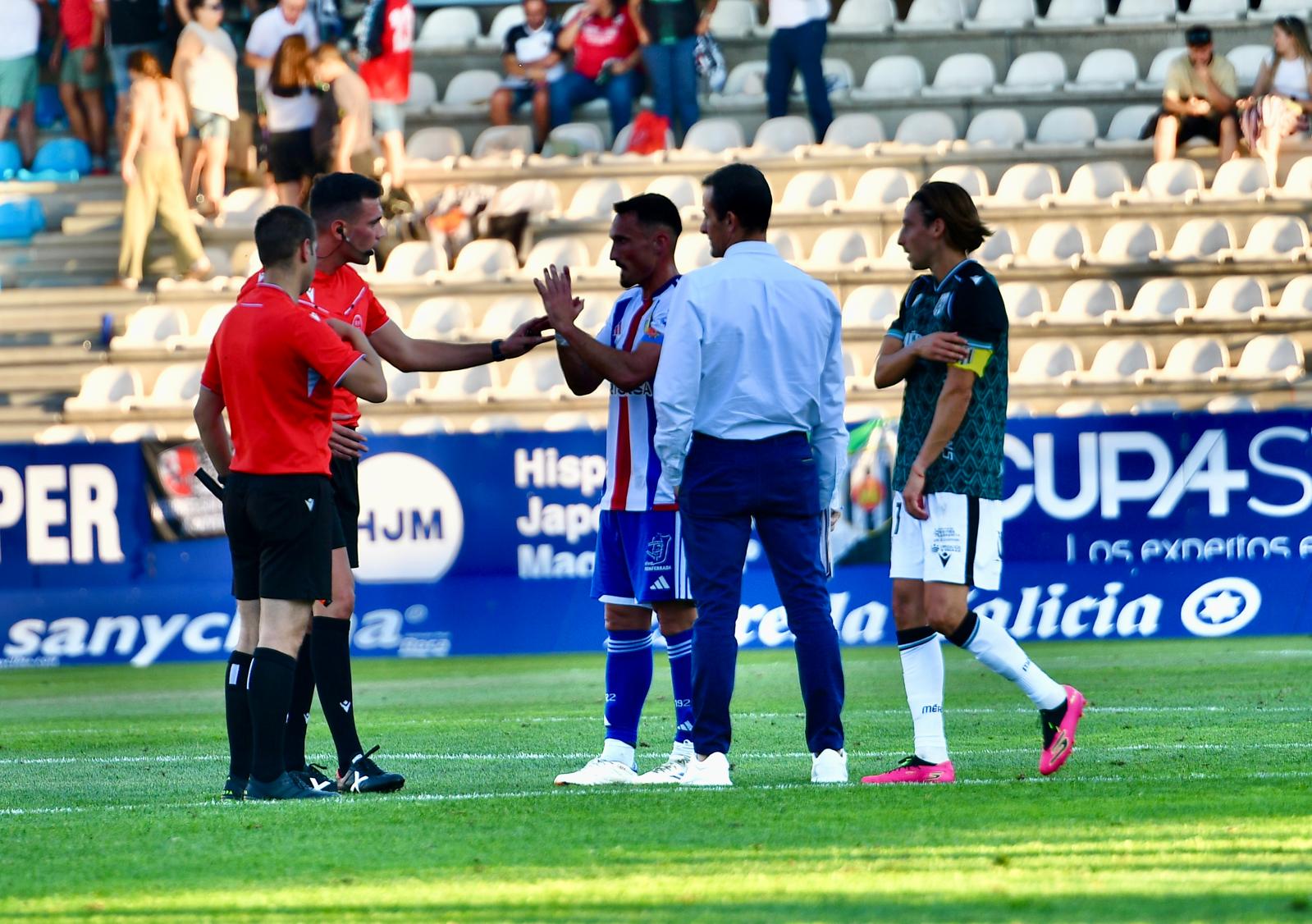 La Deportiva se llevó la victoria ante el Mérida tras jugar con uno menos toda la segunda parte. QUINITO (23)