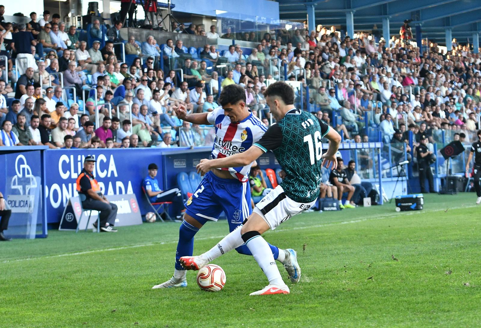 La Deportiva se llevó la victoria ante el Mérida tras jugar con uno menos toda la segunda parte. QUINITO (25)