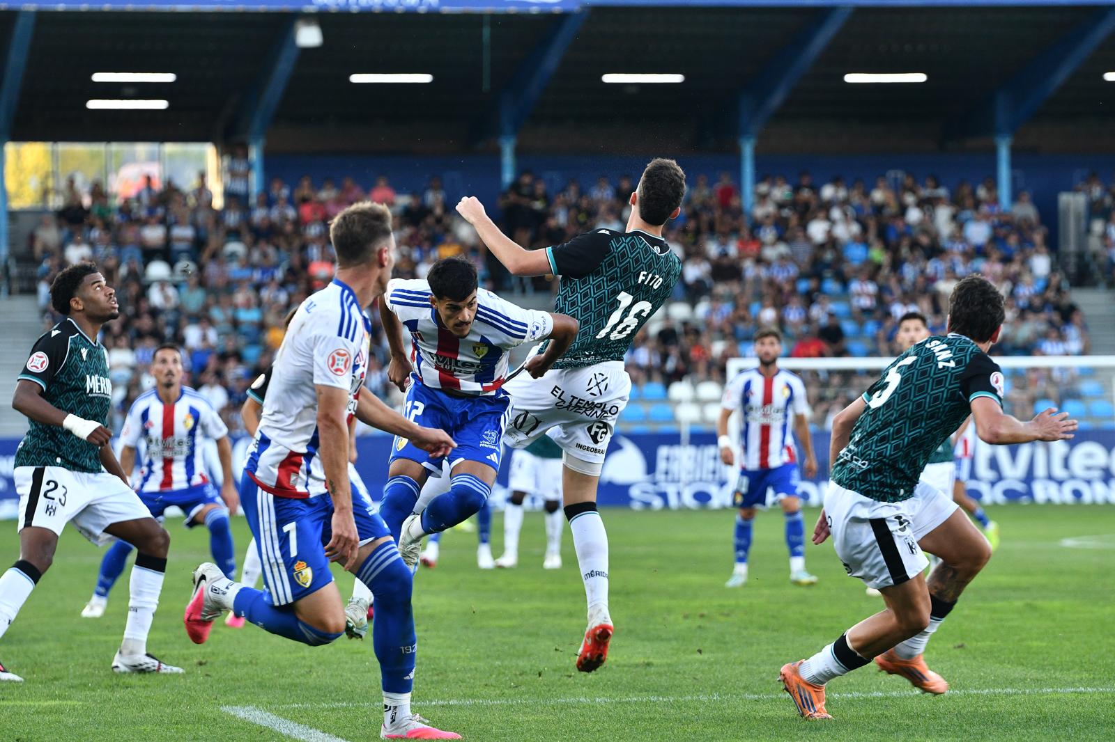 La Deportiva se llevó la victoria ante el Mérida tras jugar con uno menos toda la segunda parte. QUINITO (26)