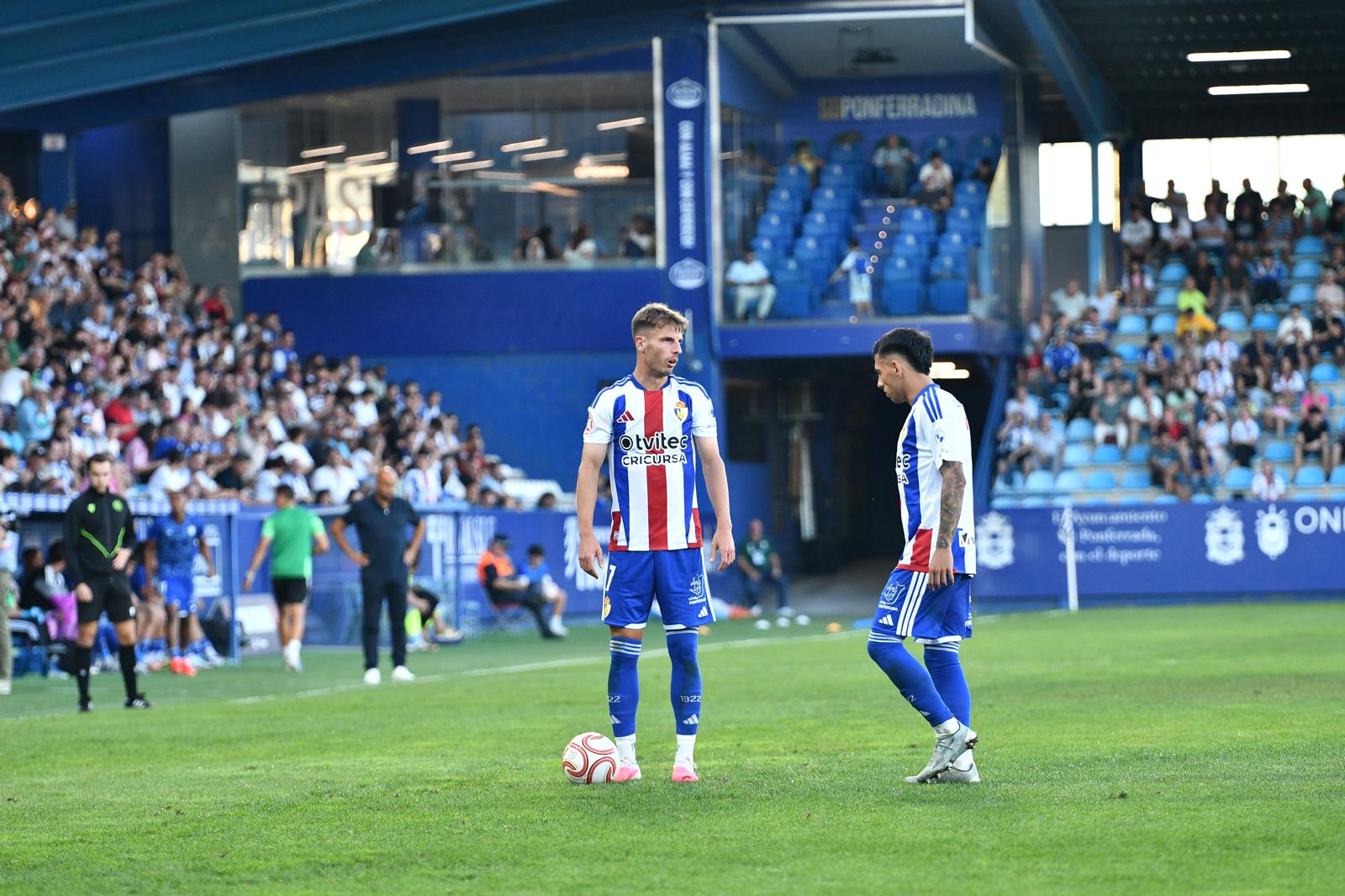 La Deportiva se llevó la victoria ante el Mérida tras jugar con uno menos toda la segunda parte. QUINITO (31)