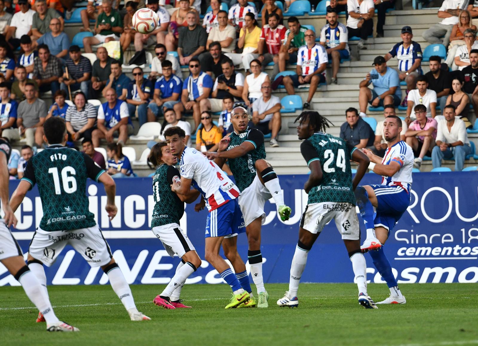 La Deportiva se llevó la victoria ante el Mérida tras jugar con uno menos toda la segunda parte. QUINITO (32)