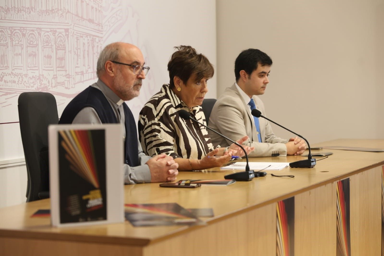 Un instante de la presentación del II Festival Internacional de Otoño 'Órgano en la Catedral'. | FERNANDO OTERO