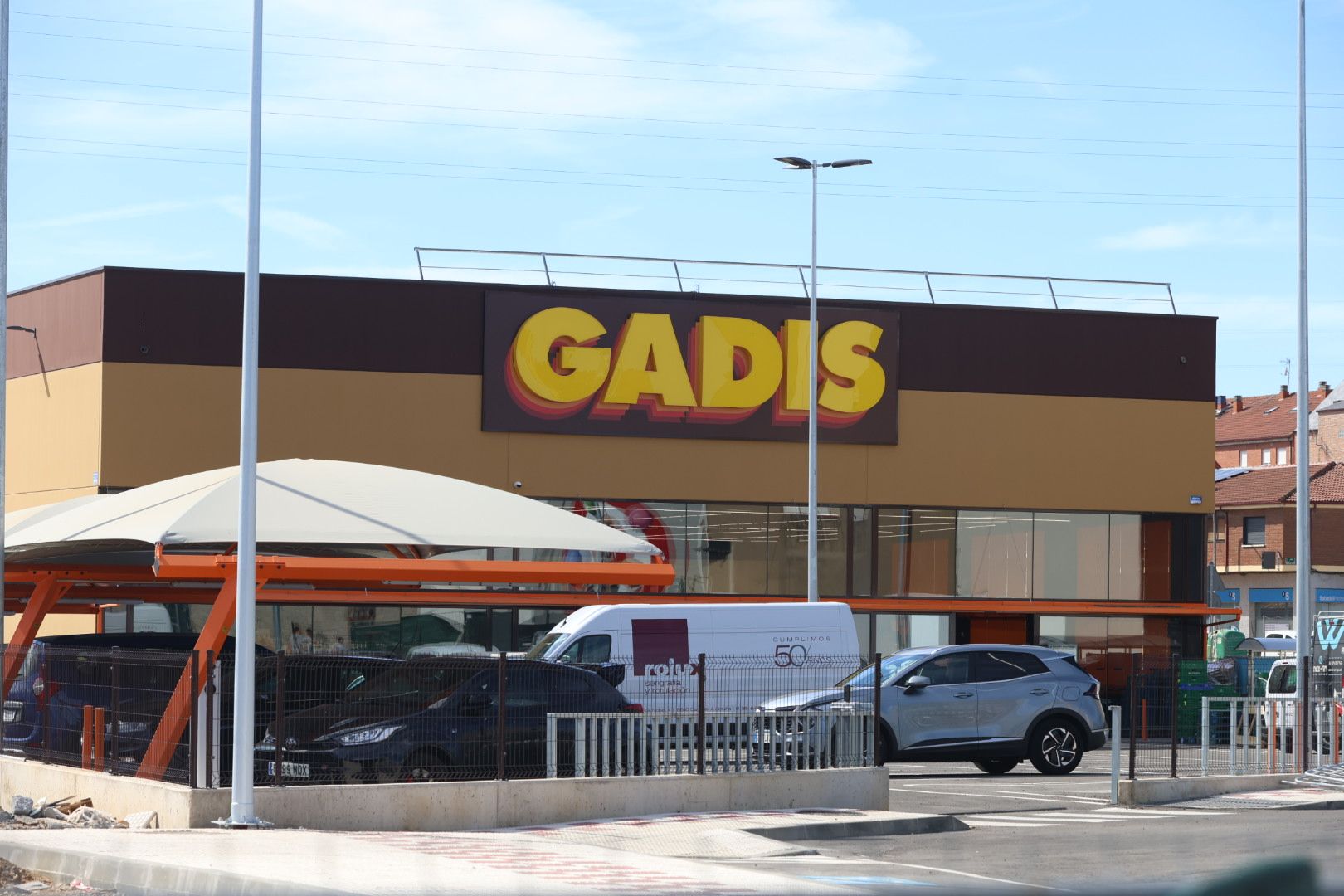 El nuevo supermercado Gadis de Navatejera está listo para su apertura. | FERNANDO OTERO El nuevo supermercado Gadis de Navatejera está listo para su apertura. | FERNANDO OTERO