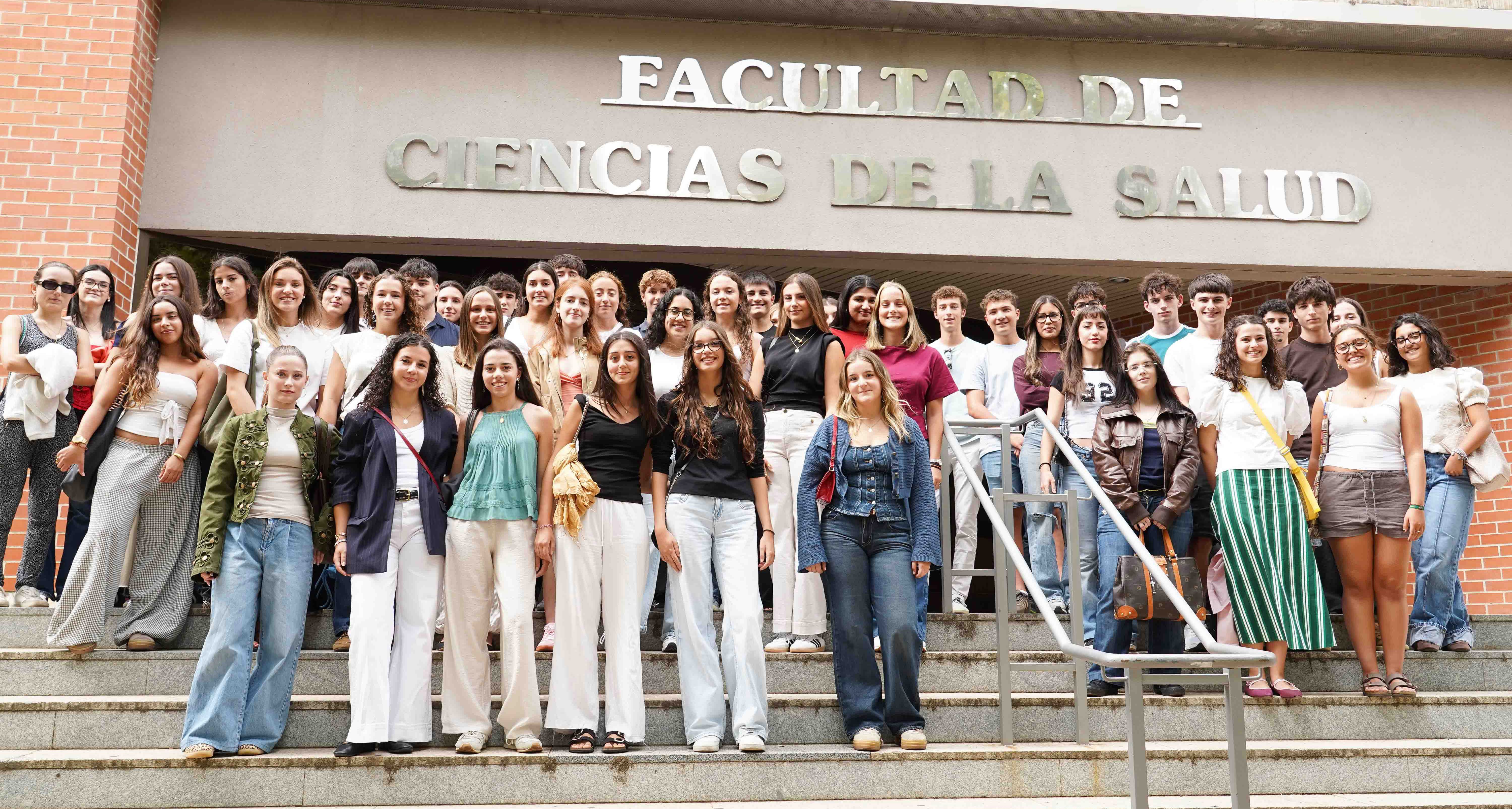 Foto de familia del acto de bienvenida a los alumnos del primer curso de Medicina el pasado 8 de septiembre.| UNIVERSIDAD DE LEÓN