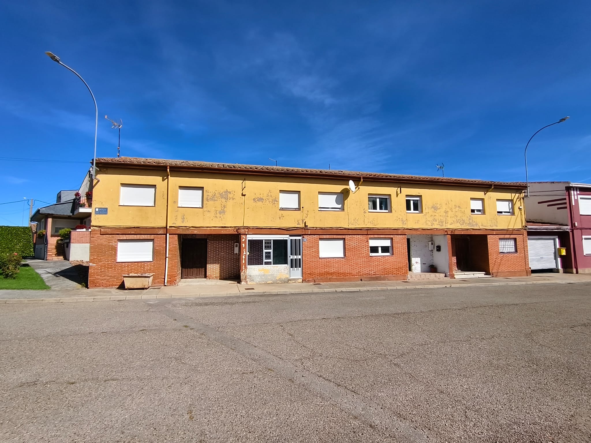 Viviendas de Urdiales del Páramo que se alquilan por 150 euros al mes. | ALEJANDRO RODRÍGUEZ