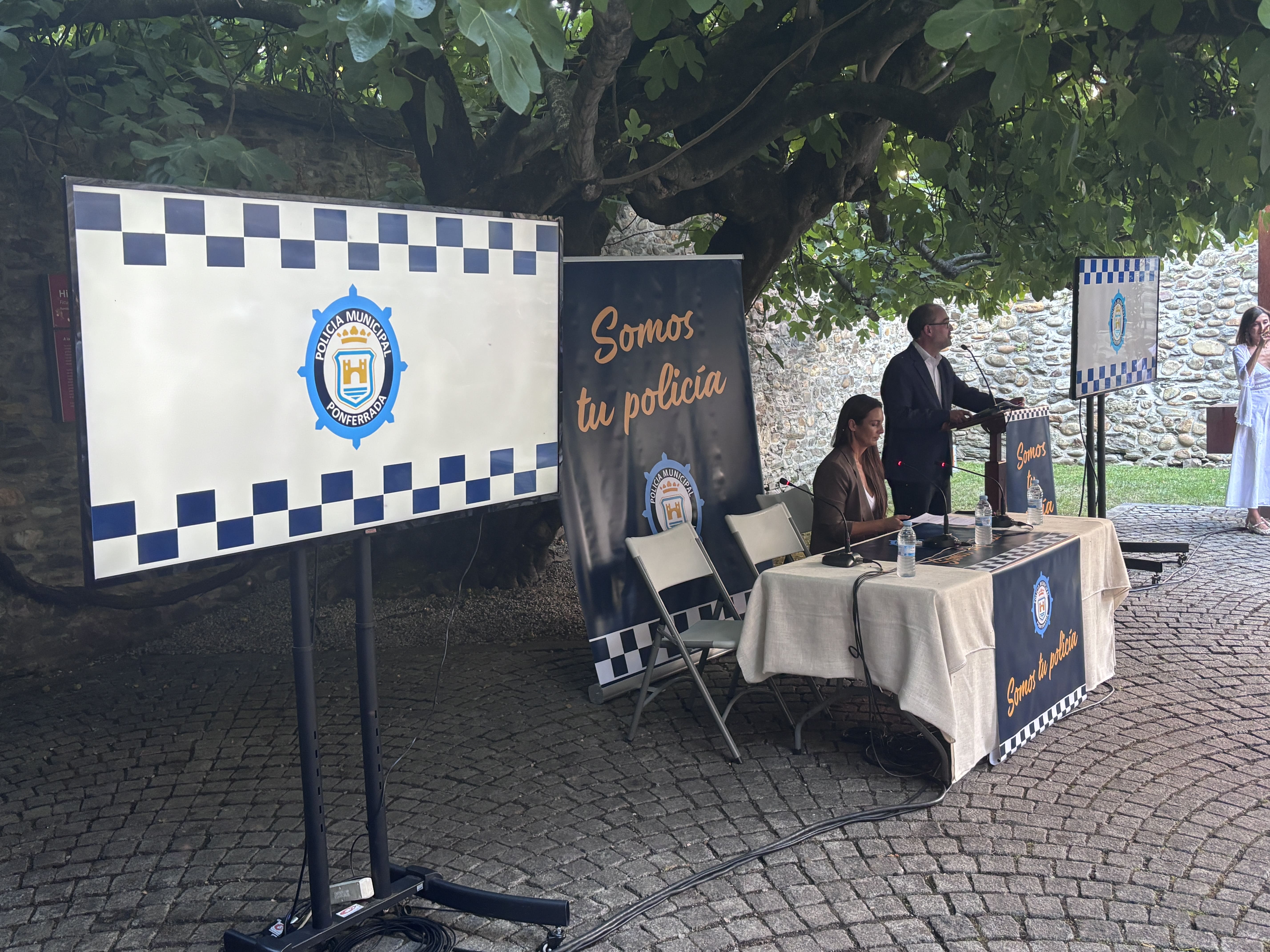 Encuentro con la sociedad civil para presentar el modelo de la Policía Municipal de Ponferrada. | JAVIER FERNÁNDEZ