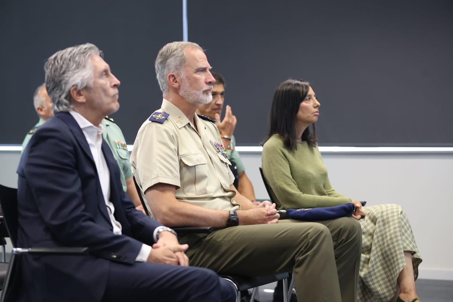 El rey Felipe VI visitó este martes la Cibercomandancia de la Guardia Civil, en León. | FERNANDO OTERO