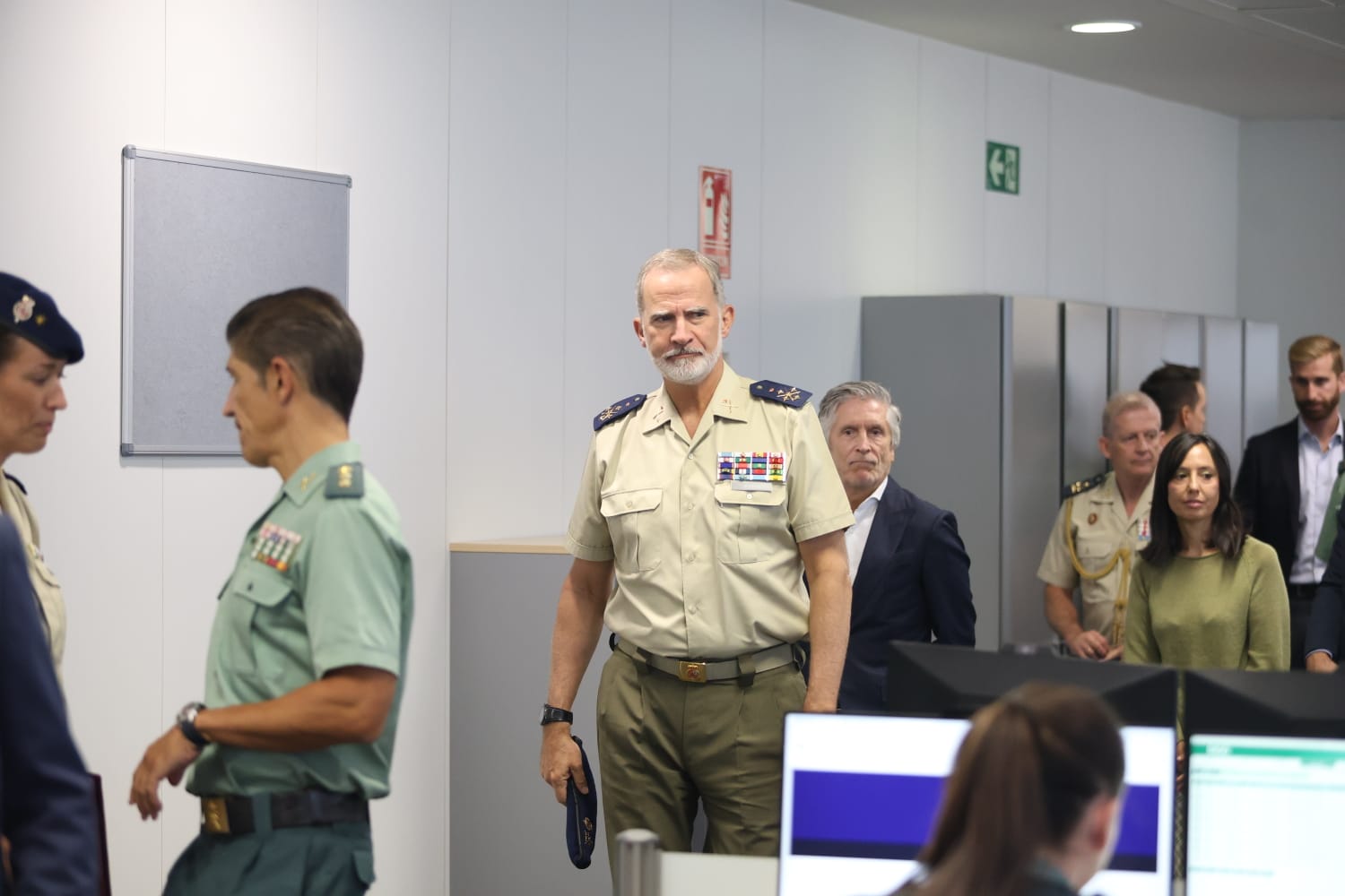 El rey Felipe VI visitó este martes la Cibercomandancia de la Guardia Civil, en León. | FERNANDO OTERO