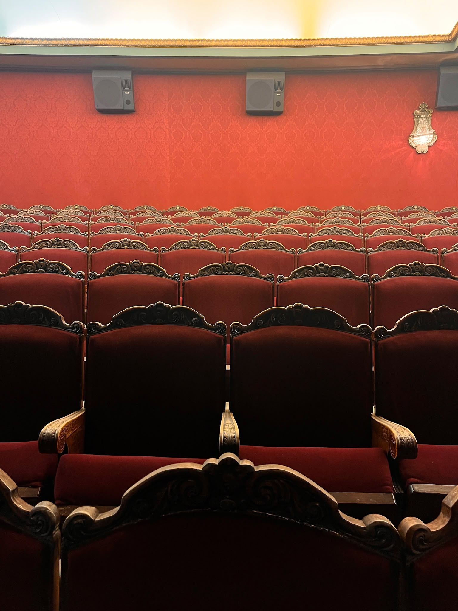 Estado del Teatro Emperador el día de su 75 aniversario (3)