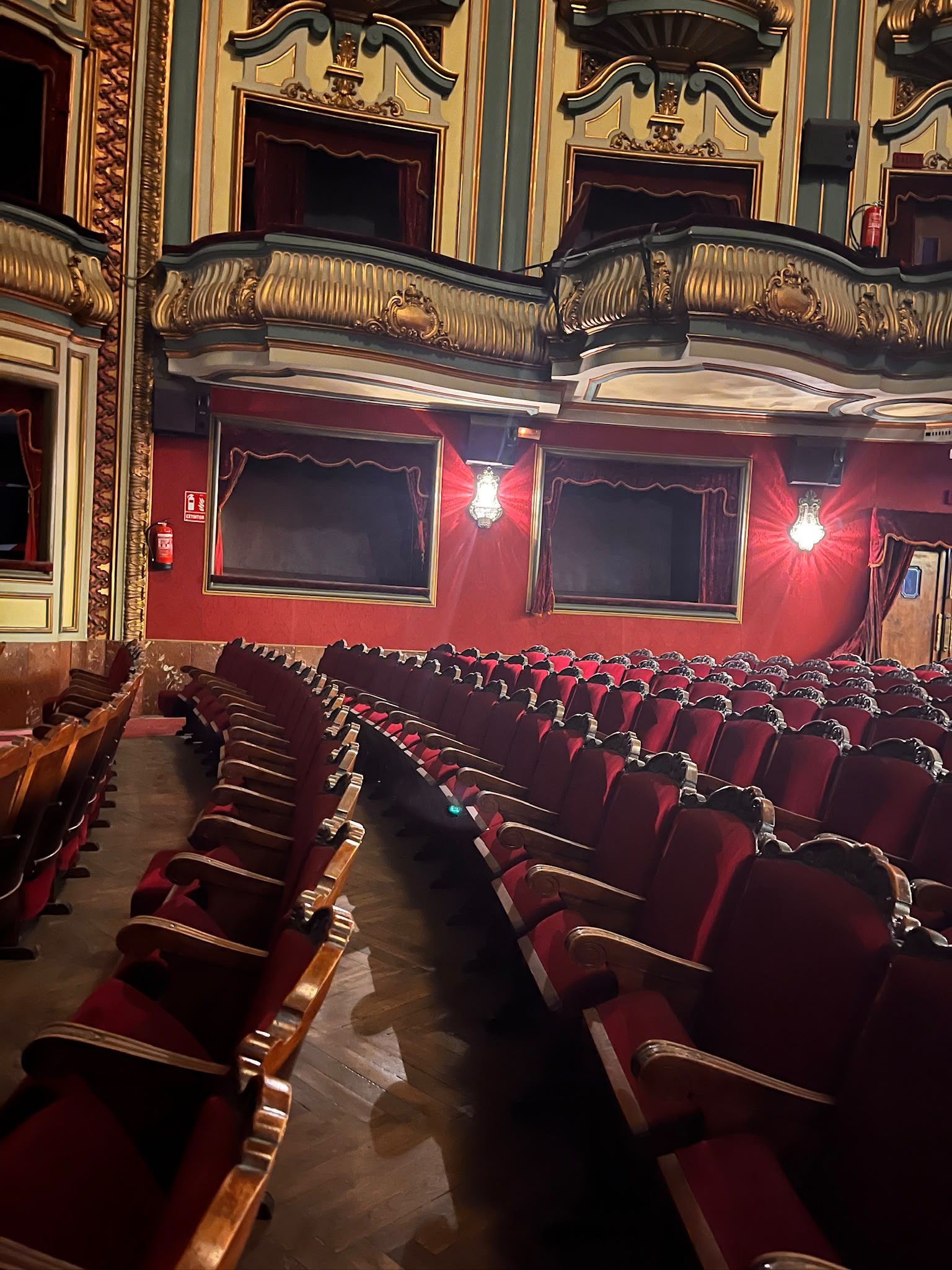 Estado del Teatro Emperador el día de su 75 aniversario (11)