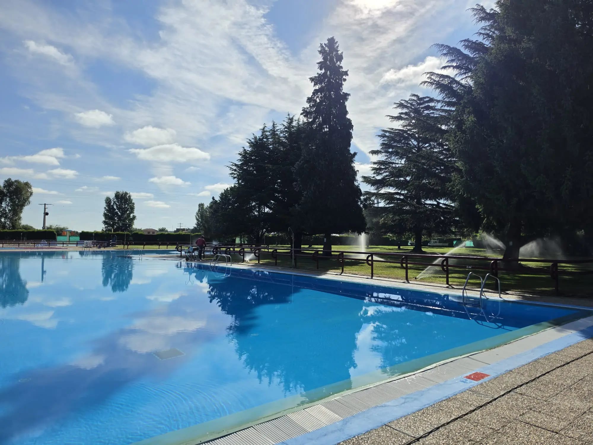 Vista de la piscina municipal de verano de La Bañeza. | L.N.C.