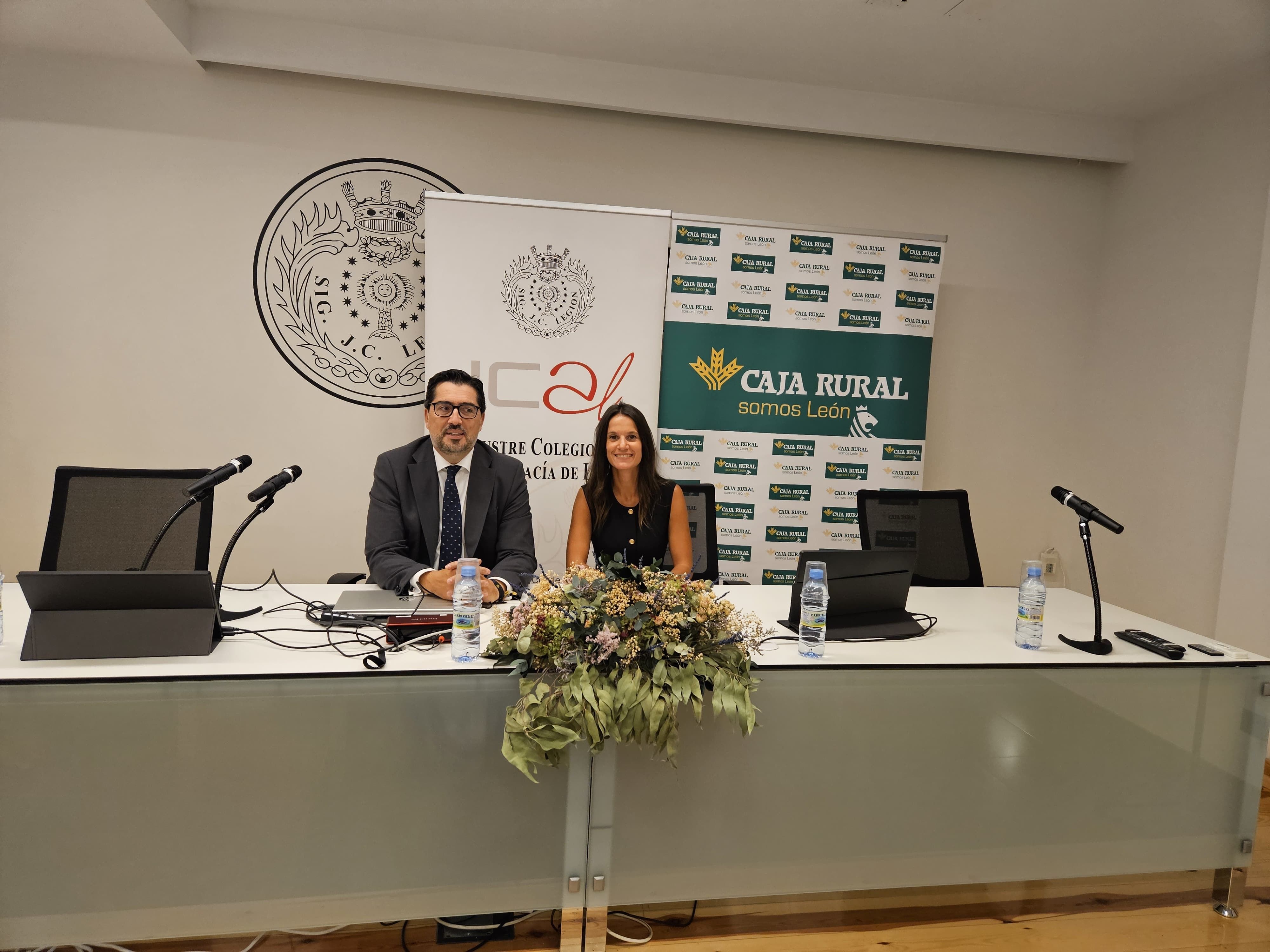 Firma del acuerdo entre el Colegio de la Abogacía de León y Fundación Caja Rural