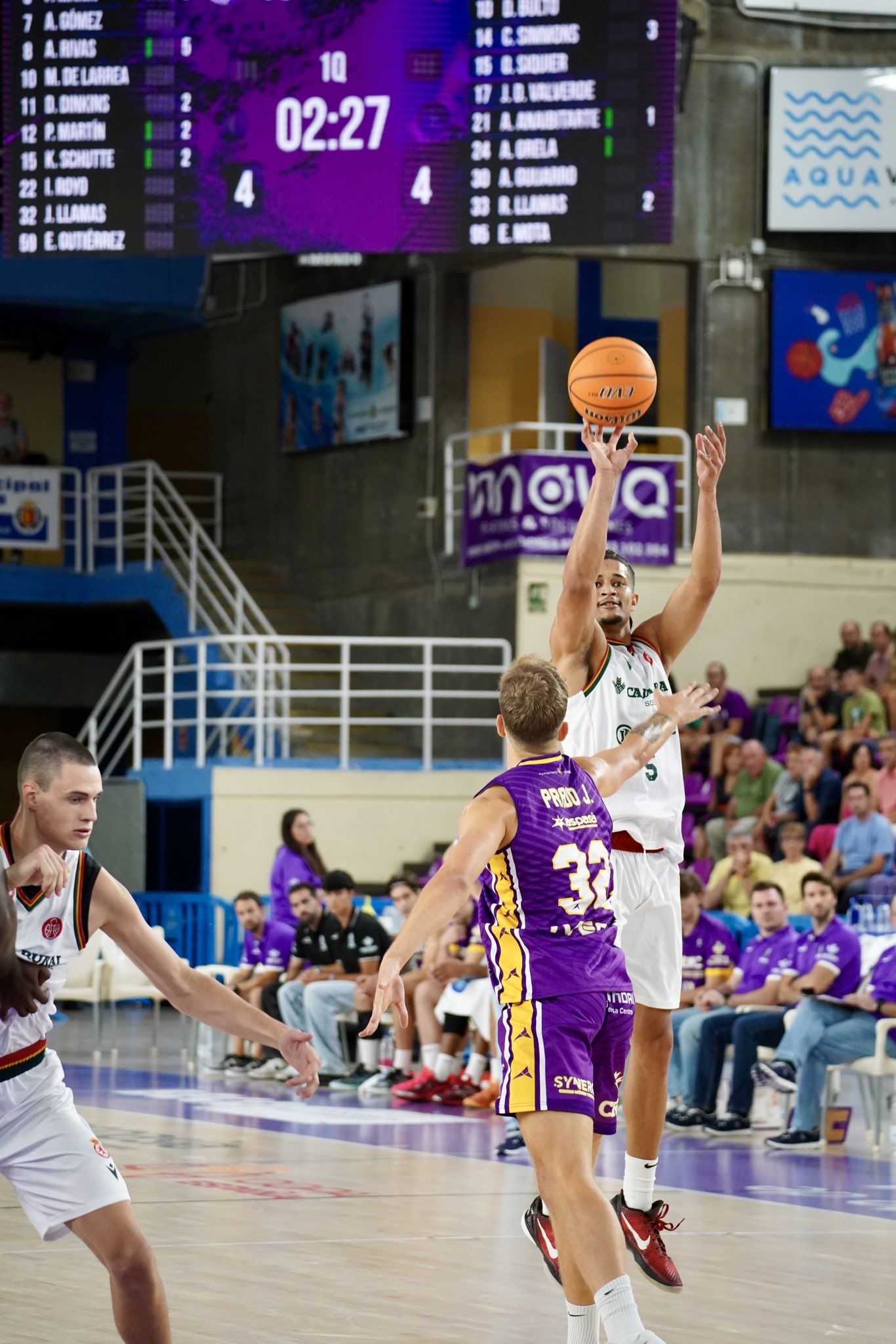 Mejía lanza durante el partido de la Cultural en Valladolid. | CULTUBALONCESTO