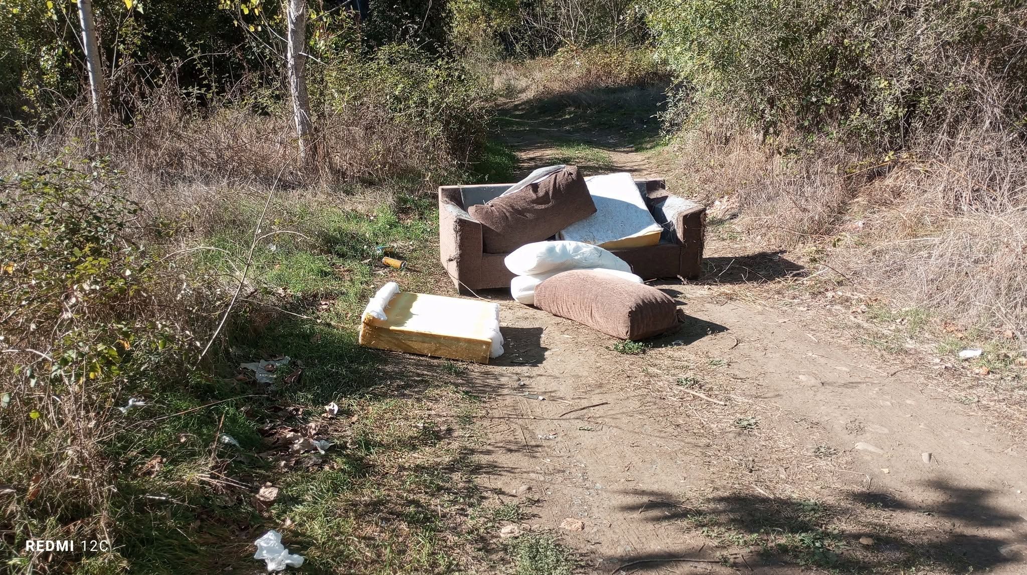 Imagen con la que Proyecto Orbanajo denuncia la aparición del sillón.