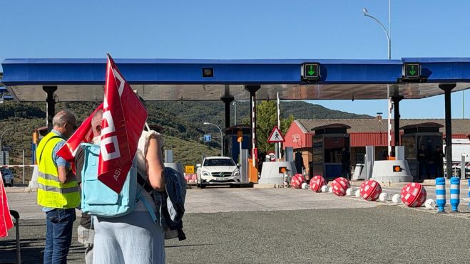 Concentración de Comisiones Obreras en el peaje de La Magdalena | SAÚL ARÉN Concentración de Comisiones Obreras en el peaje de La Magdalena | SAÚL ARÉN
