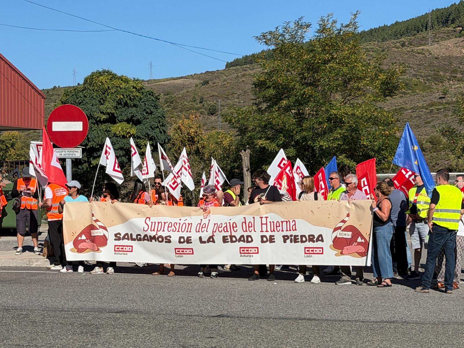 Las mejores imágenes de la manifestación contra el peaje de la Magdalena 
