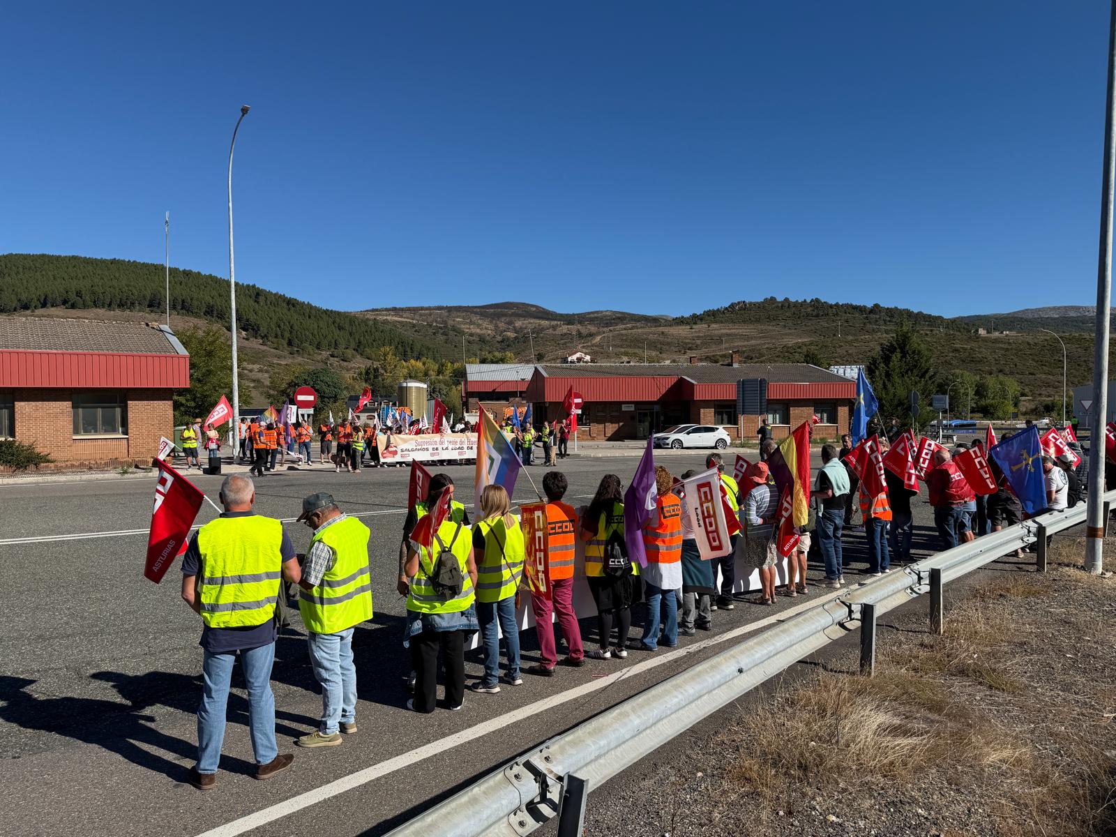 Las mejores imágenes de la manifestación contra el peaje de la Magdalena 
