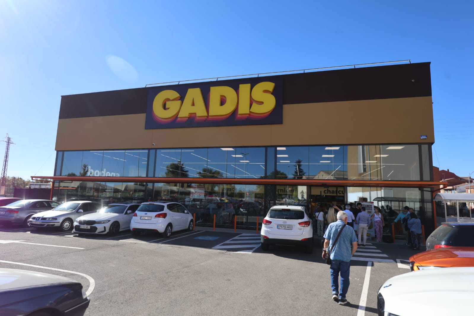 Apertura de un nuevo supermercado de Gadis en Navatejera 