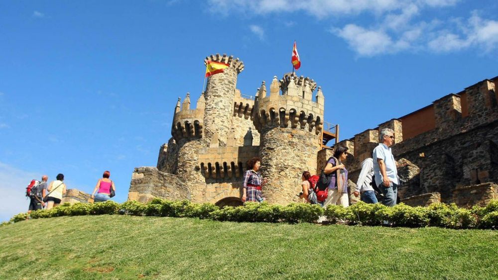 El Castillo de Ponferrada, uno de los principales monumentos del Bierzo. | C. Sánchez (Ical)