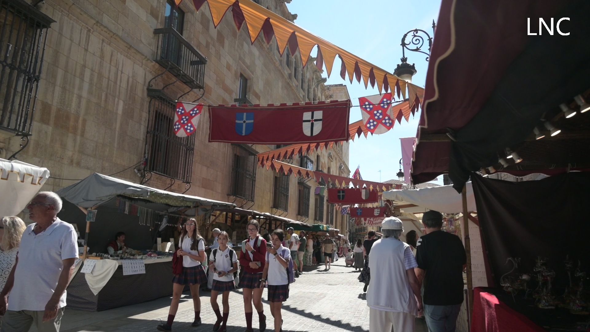 El centro de León se llena con el inicio de las fiestas de San Froilán El centro de León se llena con el inicio de las fiestas de San Froilán