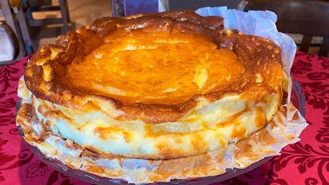 La tarta de queso es cremosa y se ha convertido en uno de los reclamos de la casa. L.N.C La tarta de queso es cremosa y se ha convertido en uno de los reclamos de la casa. L.N.C