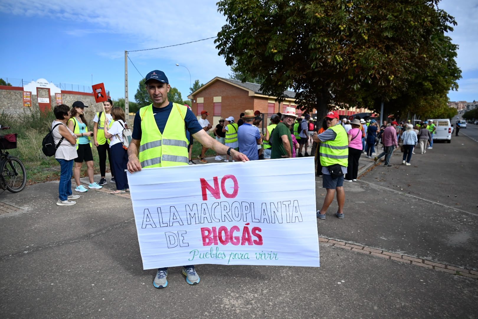 Las imágenes de la movilización  de Val de San Lorenzo contra la planta de biometano