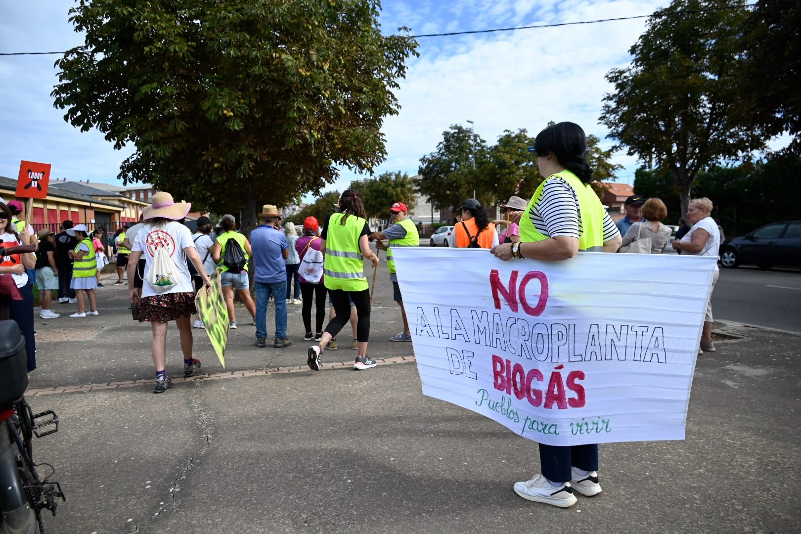 Las imágenes de la movilización  de Val de San Lorenzo contra la planta de biometano 