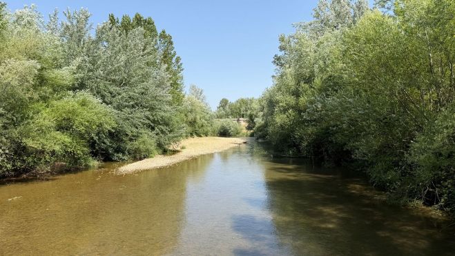 El Ayuntamiento ha proyectado la construcción de una pasarela sobre el río. SAÚL ARÉN