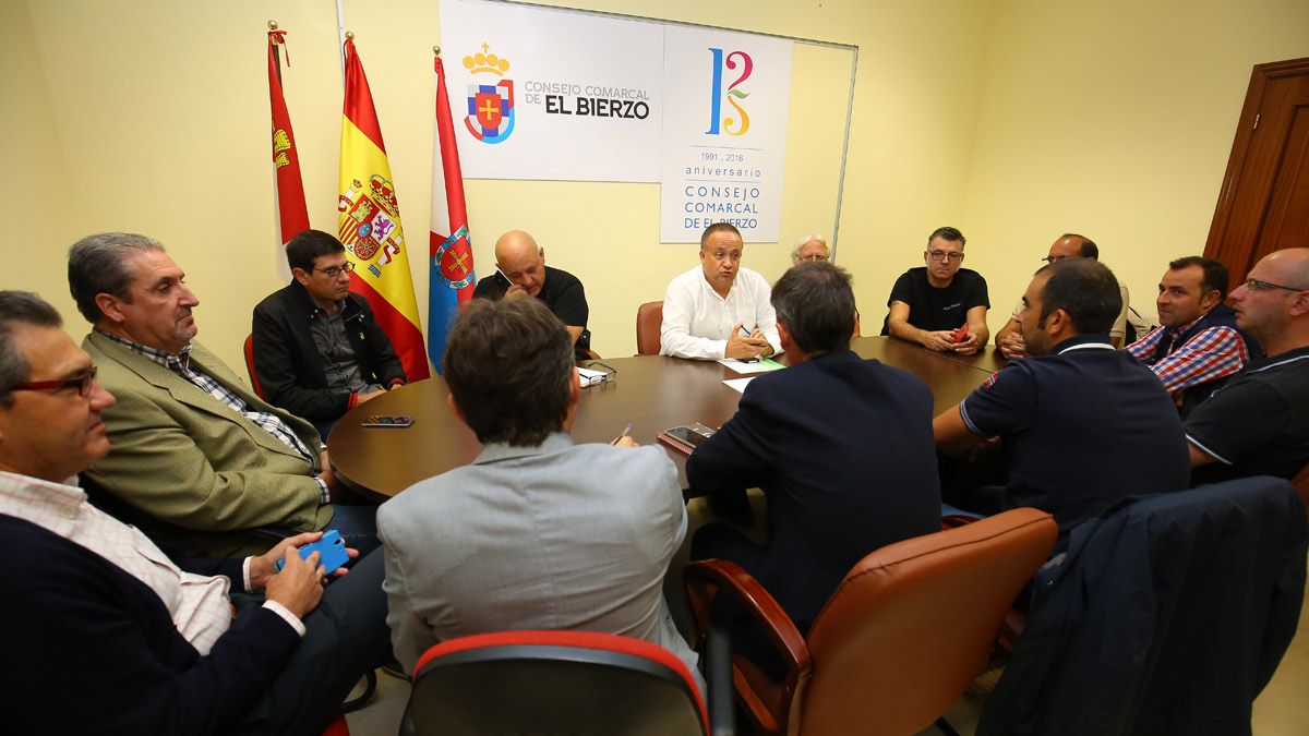Una de las últimas reuniones de la Mesa de la Energía. | ICAL Una de las últimas reuniones de la Mesa de la Energía. | ICAL