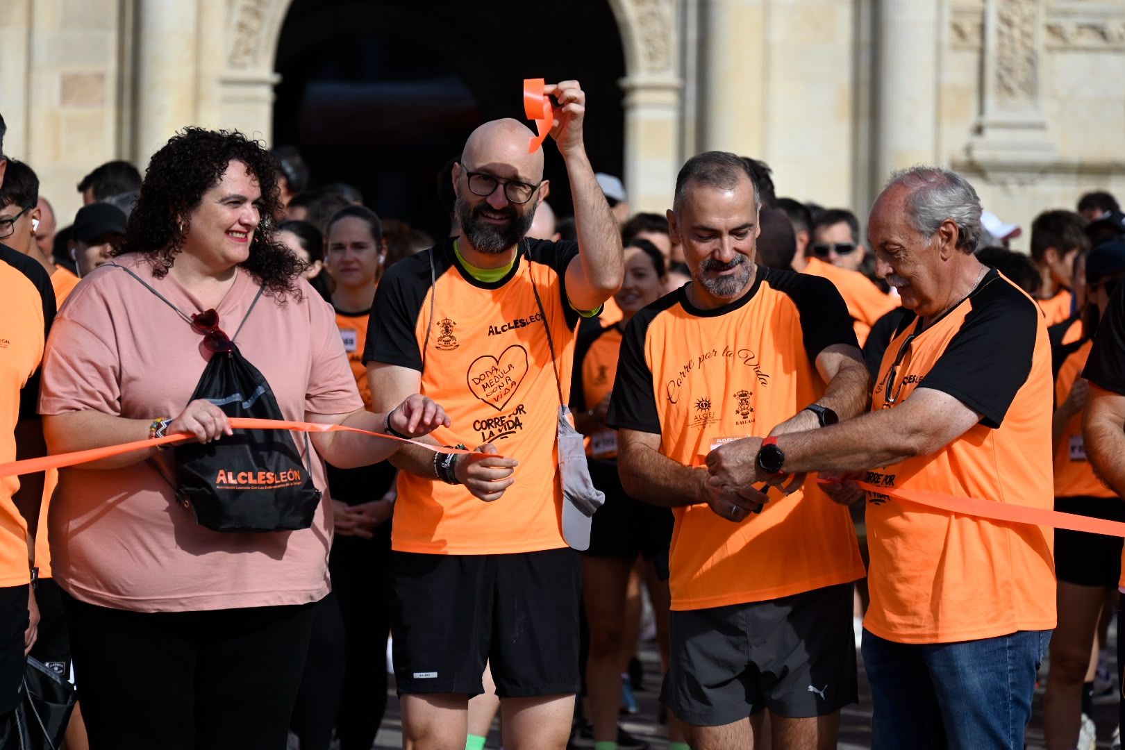 Las imágenes de la XII carrera solidaria ‘Corre por la Vida’ de Alcles 