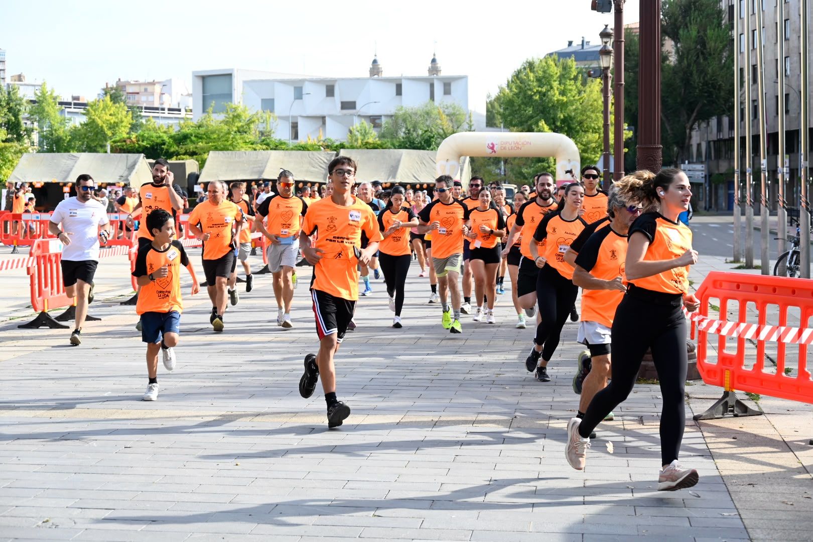 Las imágenes de la XII carrera solidaria ‘Corre por la Vida’ de Alcles