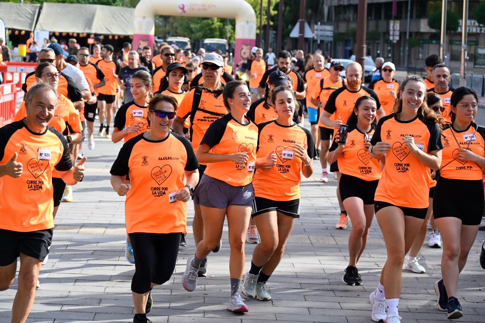 Las imágenes de la XII carrera solidaria ‘Corre por la Vida’ de Alcles 